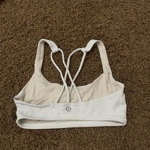 White lululemon sports bra
